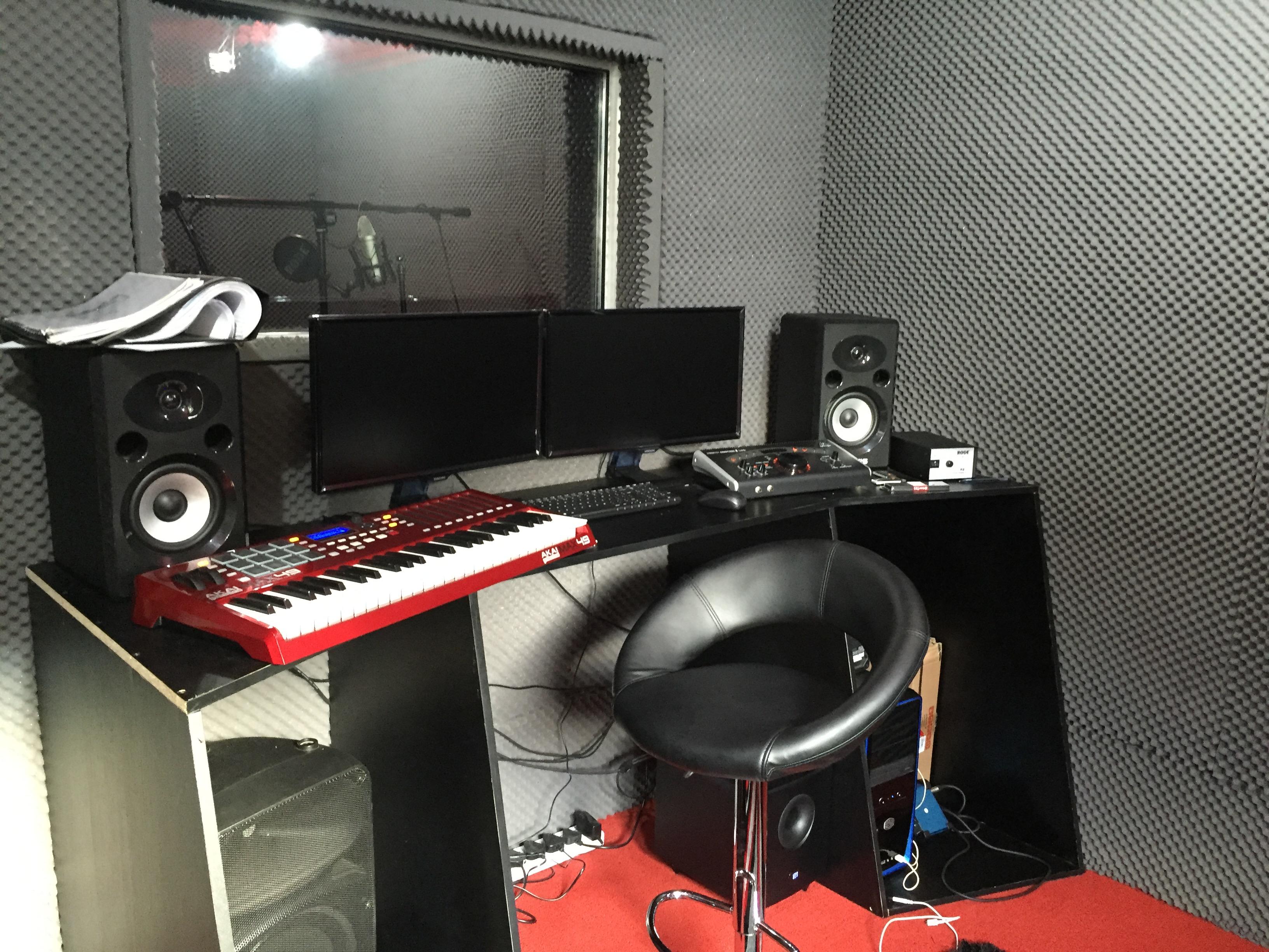 The fully equipped music recording studio, where our Music Production interns in South Africa work. Our Music Production interns in Cape Town, South Africa, work in this fully equipped, modern recording studio.
